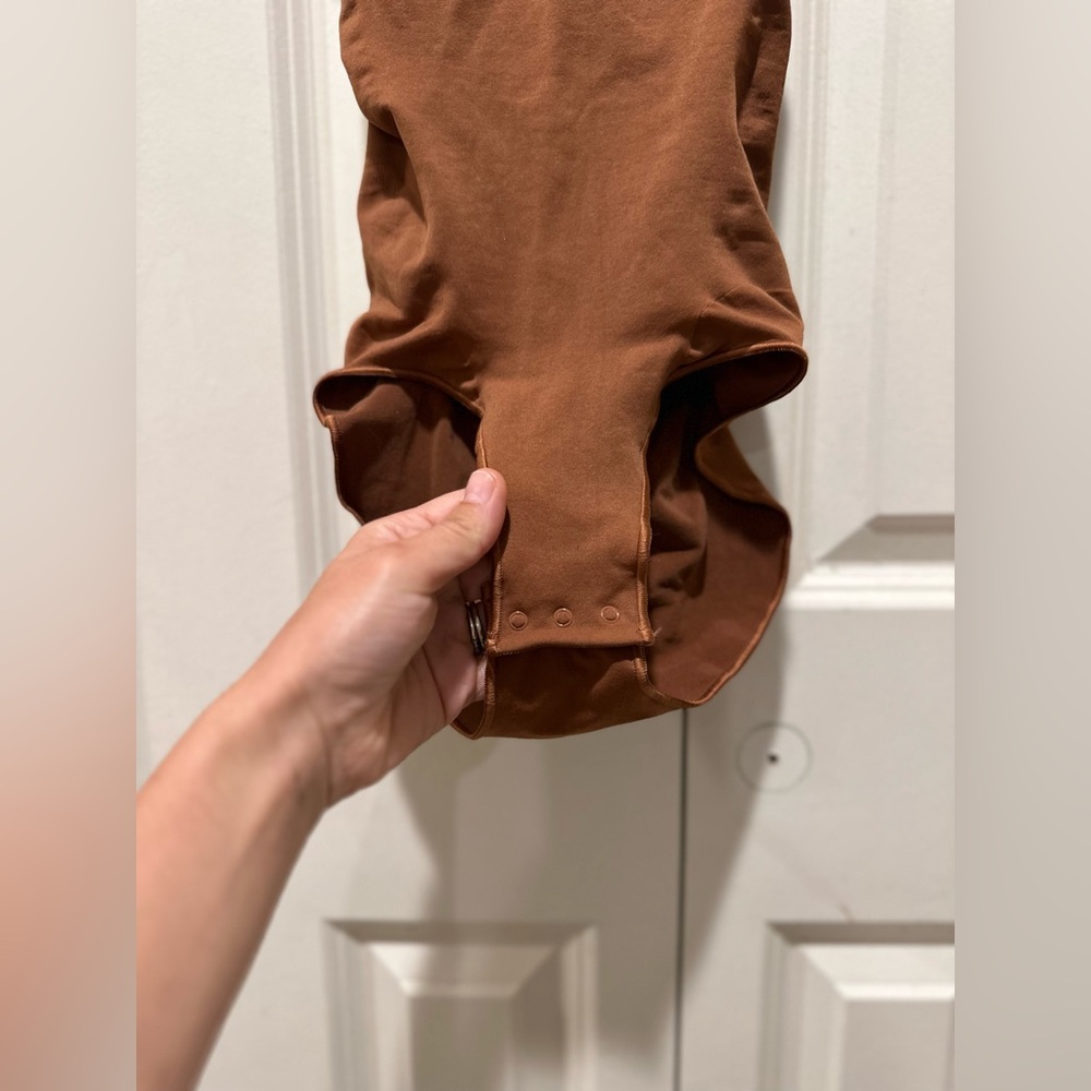 SKIMS Seamless Brown Bodysuit - Picture 5 of 8